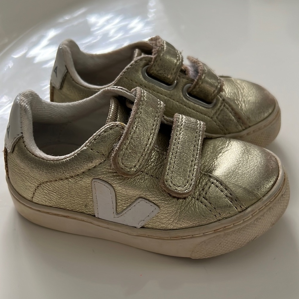 Veja gold toddler sneaker Velcro size 7
